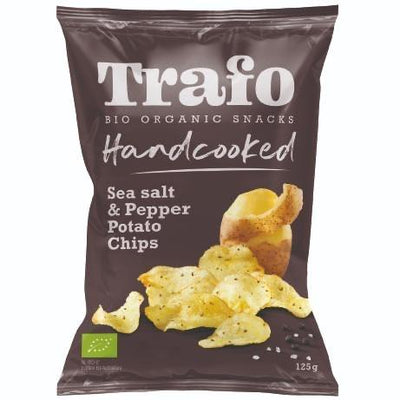 Organic, vegan Sea Salt & Black Pepper Crisps by Trafo. Handcooked with the best quality potatoes for a deliciously crispy and firm bite. Thick cut.