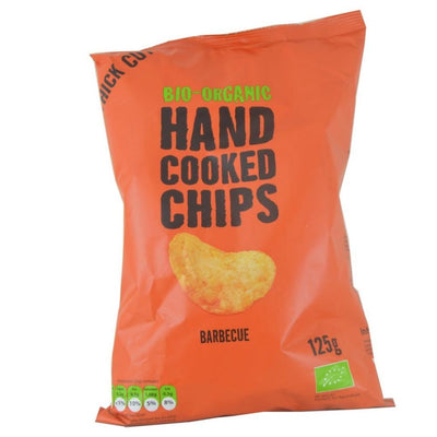 Organic & vegan Trafo Barbecue Potato Crisps. Crispy, authentic BBQ flavor made from the best quality potatoes. Thick cut for a deliciously firm bite.
